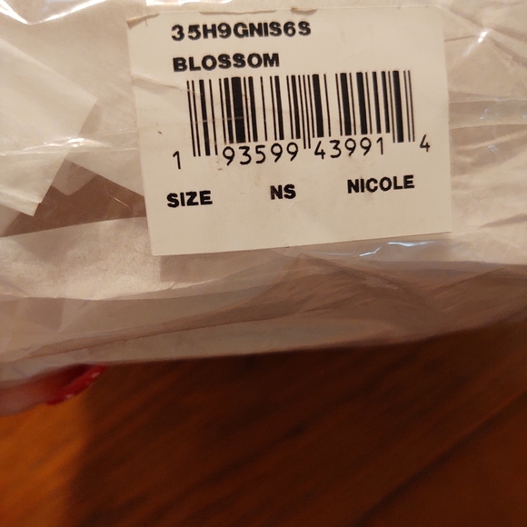 Michael Kors Nicole shoulder bag - Picture 12 of 12